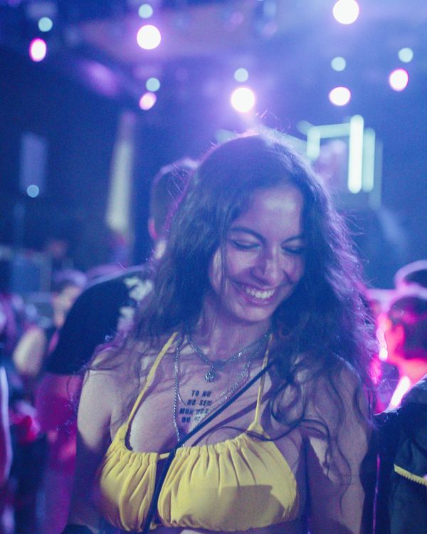 Post da Diapason no Instagram: Mas é claro que depois de muita apresentação linda, nossos universitários também precisam comemorar os 10 anos de TABU!